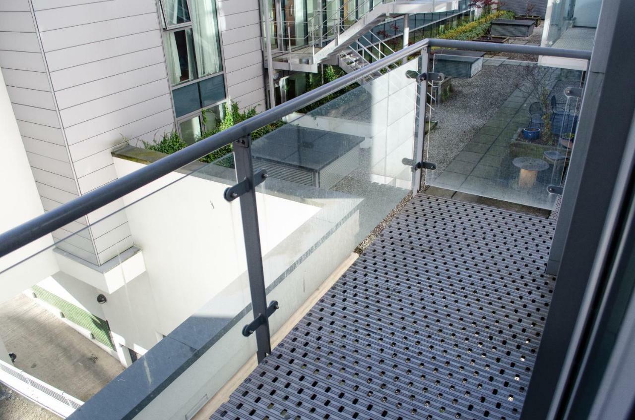 Serviced Apartment In Liverpool City Centre - Free Parking - Balcony - By Happy Days Exteriér fotografie