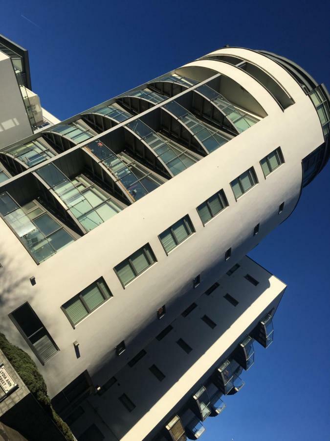 Serviced Apartment In Liverpool City Centre - Free Parking - Balcony - By Happy Days Exteriér fotografie